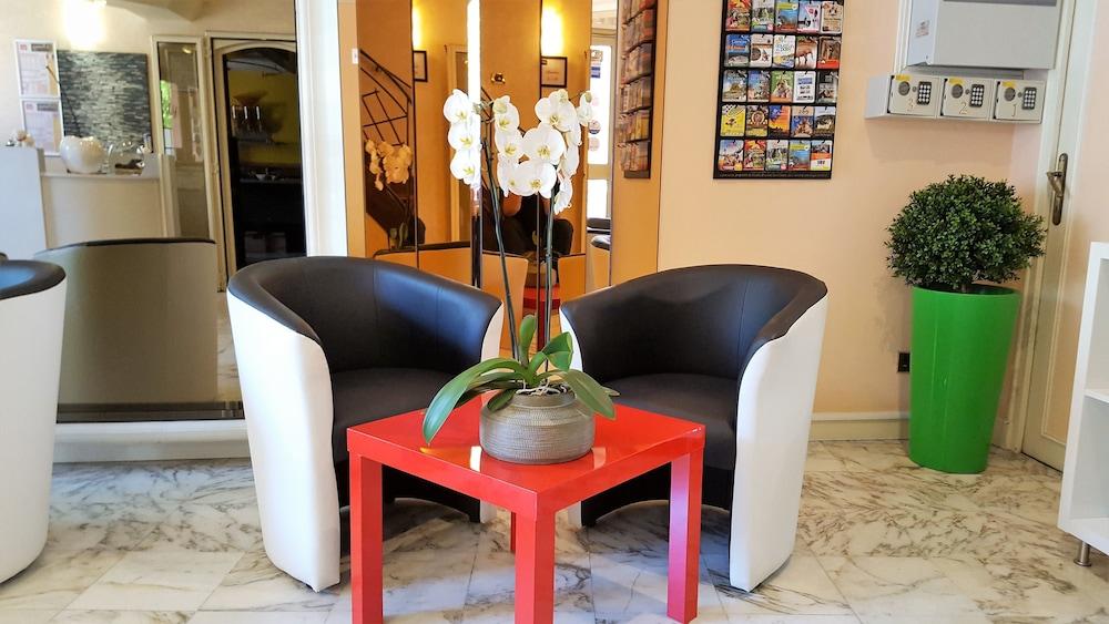 Contact Le Provence Hotel